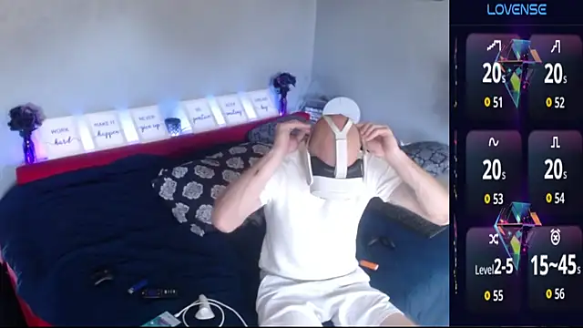 Snapshot of MaxRouger chatting on September 26, 2025, 7:18 pm MaxRouger online show from September 26, 2025, 7:18 pm