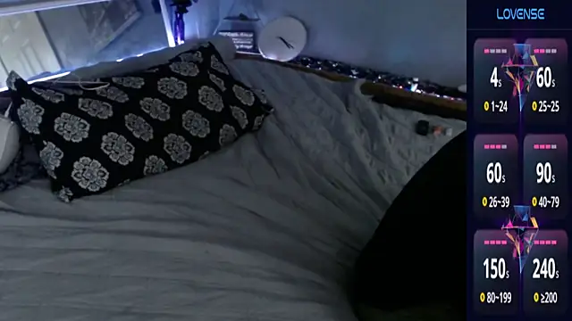 Snapshot of MaxRouger chatting on October 6, 2025, 8:23 am MaxRouger online show from October 6, 2025, 8:23 am