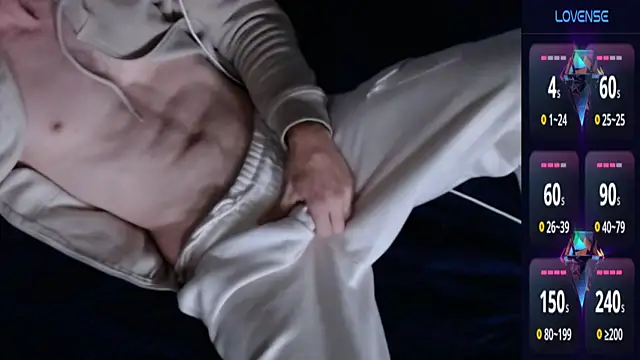 Snapshot of MaxRouger chatting on October 23, 2025, 6:28 pm MaxRouger online show from October 23, 2025, 6:28 pm