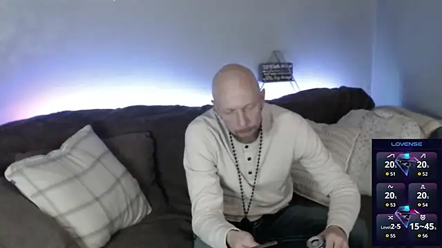 Snapshot of MaxRouger chatting on October 31, 2025, 6:47 am MaxRouger online show from October 31, 2025, 6:47 am