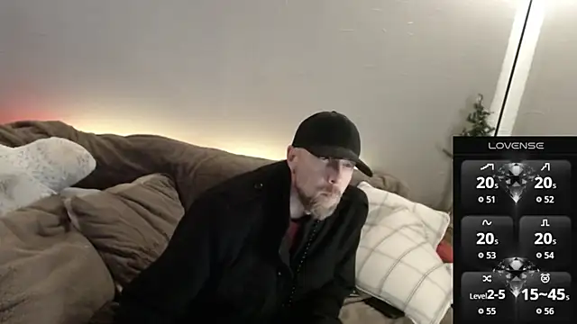 Snapshot of MaxRouger chatting on December 5, 2025, 6:44 am MaxRouger online show from December 5, 2025, 6:44 am