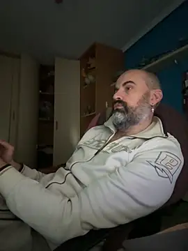 pollito1985 2 online show from September 28, 2025, 9:25 am