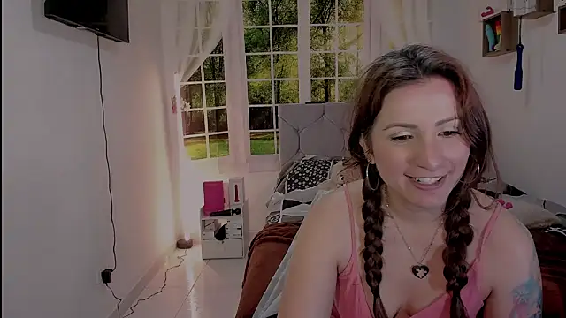vanessabrown  online show from May 9, 2026, 3:28 pm