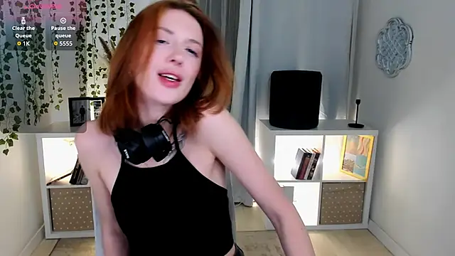 Snapshot of Salme_Sweet chatting on October 15, 2025, 9:48 pm Salme Sweet online show from October 15, 2025, 9:48 pm