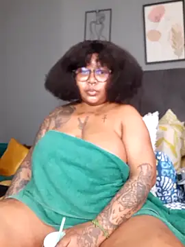 Snapshot of PearlSexxy69 chatting on October 13, 2025, 9:20 am PearlSexxy69 online show from October 13, 2025, 9:20 am