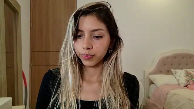 Snapshot of Sensualtease chatting on December 13, 2024, 12:31 am Sensualtease online show from December 13, 2024, 12:31 am