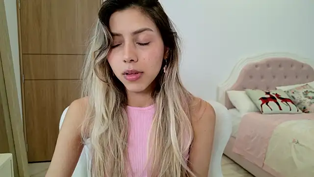 Snapshot of Sensualtease chatting on January 4, 2025, 1:42 am Sensualtease online show from January 4, 2025, 1:42 am