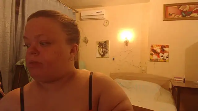 Janiffer MiMi online show from March 18, 2025, 1:21 am