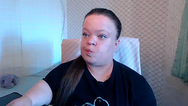 Snapshot of Janiffer_MiMi chatting on June 19, 2026, 9:24 am Janiffer MiMi online show from June 19, 2026, 9:24 am