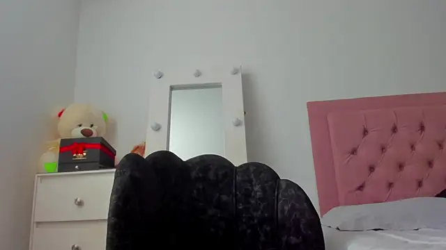 Lindsay-hii online show from September 24, 2025, 6:44 pm