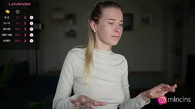 Snapshot of melanielwithu chatting on September 21, 2025, 3:35 pm melanielwithu online show from September 21, 2025, 3:35 pm