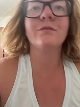 Snapshot of Lizzyloo chatting on September 19, 2025, 4:18 pm Lizzyloo online show from September 19, 2025, 4:18 pm