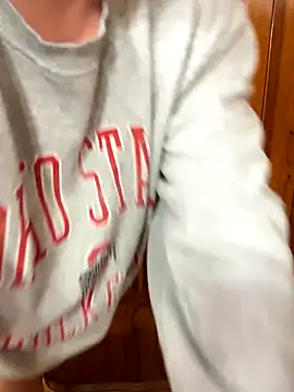 Lizzyloo online show from November 18, 2025, 11:15 pm