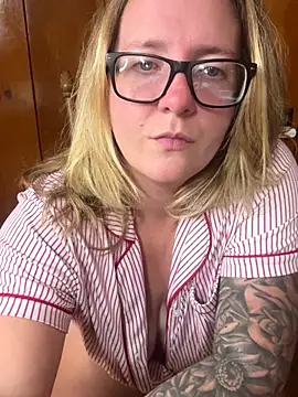 Lizzyloo online show from November 20, 2025, 1:06 am