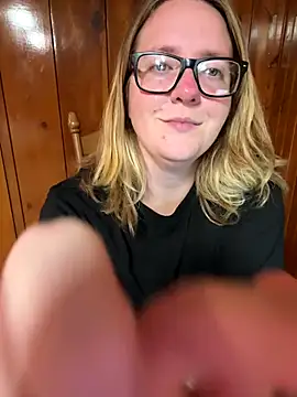 Lizzyloo online show from November 26, 2025, 3:29 am