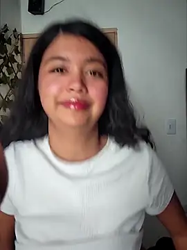 Peach Girll online show from December 17, 2025, 12:44 pm