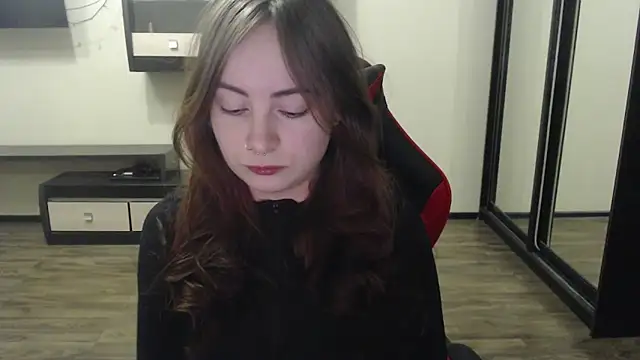 Laralianna online show from February 6, 2025, 6:02 pm