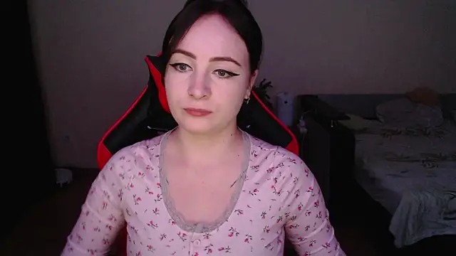 Laralianna online show from November 2, 2025, 4:09 pm