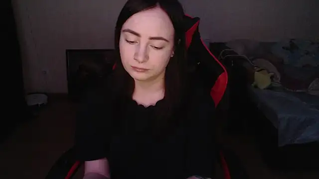 Laralianna online show from February 5, 2026, 5:50 pm