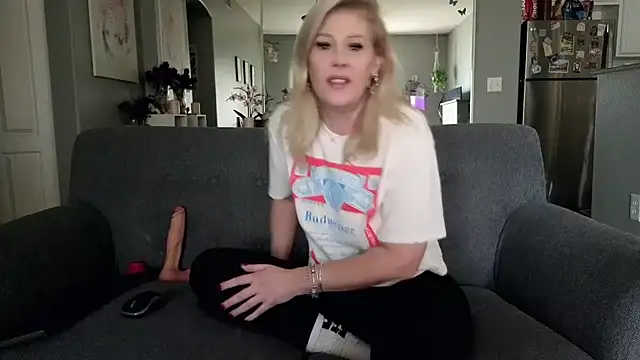 Lexi Shocker online show from November 16, 2025, 5:40 pm