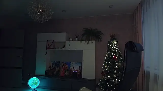 Cuddle Cat online show from December 4, 2025, 5:39 am