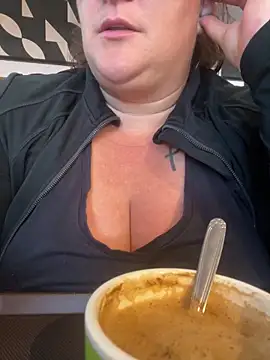 sweeti Em online show from September 30, 2025, 3:06 pm