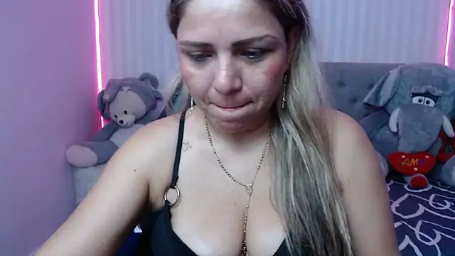 Snapshot of cum_bigass chatting on February 9, 2025, 12:19 pm cum bigass online show from February 9, 2025, 12:19 pm