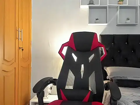 tyler hank01 online show from May 23, 2026, 9:08 pm