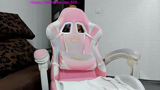 Snapshot of Britney_Charm_ chatting on February 13, 2025, 5:58 am Britney Charm online show from February 13, 2025, 5:58 am