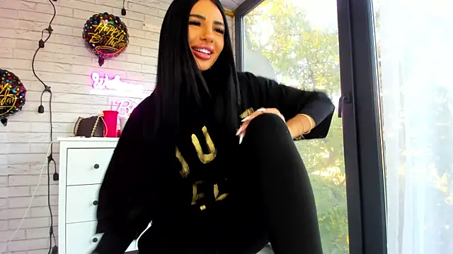 Snapshot of Britney_Charm_ chatting on October 17, 2025, 6:05 am Britney Charm online show from October 17, 2025, 6:05 am