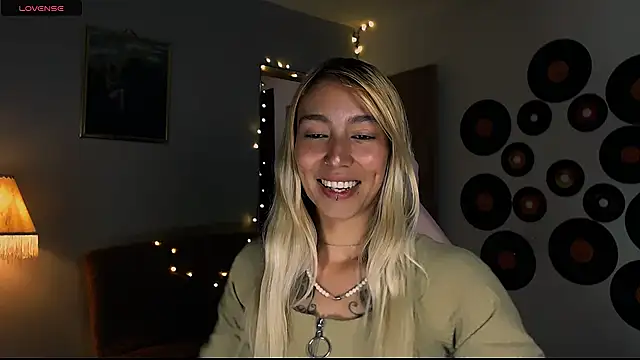 Saucy Jenn online show from March 1, 2025, 1:53 am