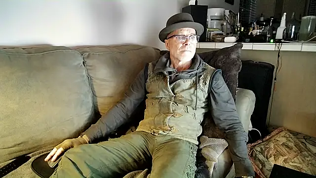 Snapshot of MoonDancer chatting on February 3, 2025, 2:03 am MoonDancer online show from February 3, 2025, 2:03 am