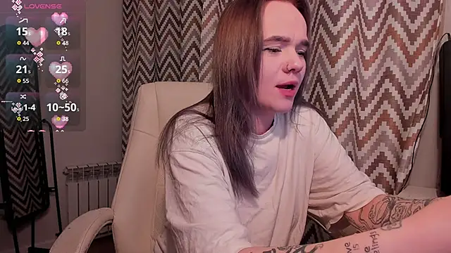 SarahRomantic online show from April 8, 2026, 7:03 pm
