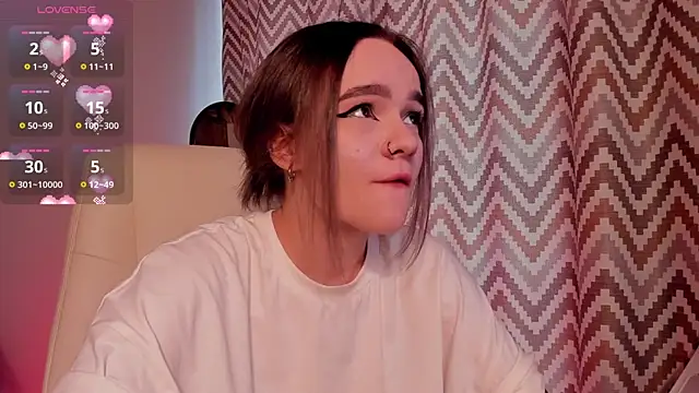 SarahRomantic online show from August 6, 2026, 6:37 am