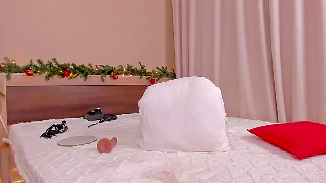 SweetLady697 online show from December 14, 2024, 12:01 pm
