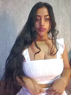 Snapshot of Valentinne_z chatting on March 1, 2025, 6:13 am Valentinne z online show from March 1, 2025, 6:13 am