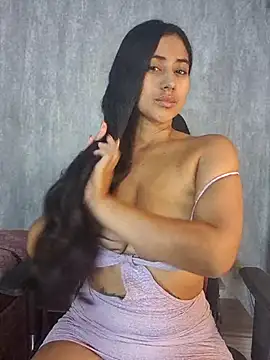 Snapshot of Valentinne_z chatting on October 12, 2025, 2:10 am Valentinne z online show from October 12, 2025, 2:10 am