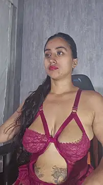 Snapshot of Valentinne_z chatting on November 7, 2025, 10:32 pm Valentinne z online show from November 7, 2025, 10:32 pm