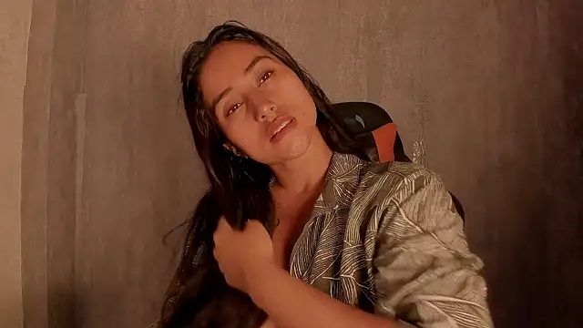 Snapshot of Valentinne_z chatting on November 23, 2025, 2:11 am Valentinne z online show from November 23, 2025, 2:11 am