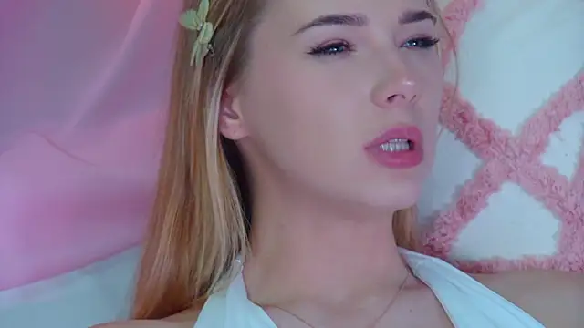 Snapshot of GentleRossi chatting on February 4, 2025, 10:24 pm GentleRossi online show from February 4, 2025, 10:24 pm