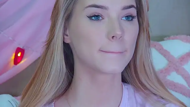 Snapshot of GentleRossi chatting on February 11, 2025, 7:27 pm GentleRossi online show from February 11, 2025, 7:27 pm