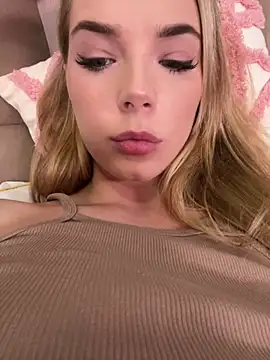 Snapshot of GentleRossi chatting on March 7, 2025, 9:48 pm GentleRossi online show from March 7, 2025, 9:48 pm