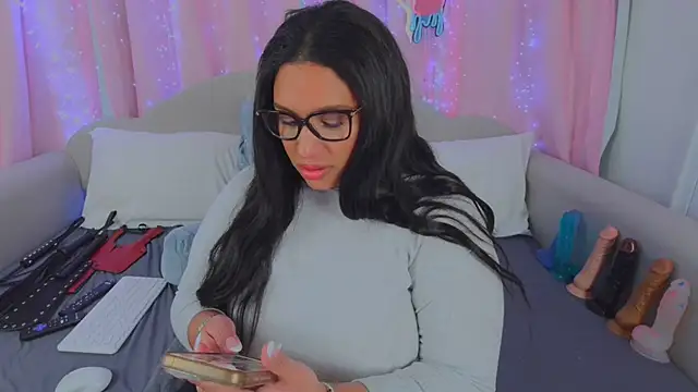 MeghanXO online show from December 13, 2024, 2:43 am