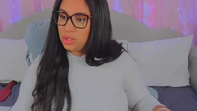 MeghanXO online show from December 18, 2024, 2:49 pm