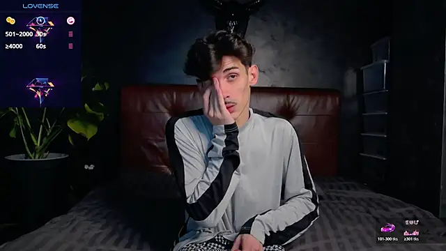 Snapshot of DanielCrush1 chatting on November 9, 2025, 10:13 am DanielCrush1 online show from November 9, 2025, 10:13 am