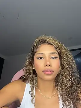 Snapshot of stormyy_ chatting on June 3, 2026, 11:32 pm stormyy online show from June 3, 2026, 11:32 pm