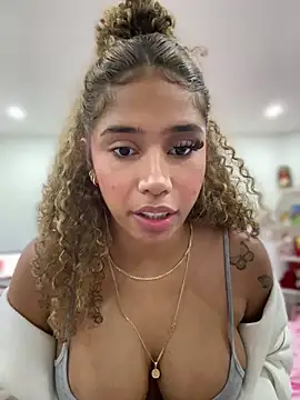 Snapshot of stormyy_ chatting on June 9, 2026, 1:17 am stormyy online show from June 9, 2026, 1:17 am