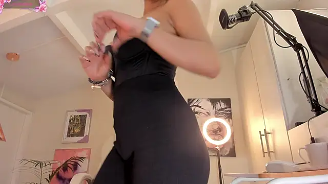 Snapshot of catalinasaiz chatting on January 11, 2025, 4:03 pm catalinasaiz online show from January 11, 2025, 4:03 pm