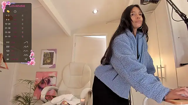 Snapshot of catalinasaiz chatting on January 14, 2025, 2:43 pm catalinasaiz online show from January 14, 2025, 2:43 pm