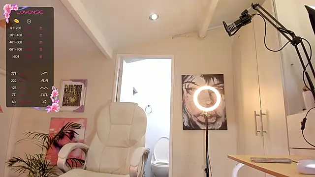 Snapshot of catalinasaiz chatting on February 3, 2025, 1:51 pm catalinasaiz online show from February 3, 2025, 1:51 pm